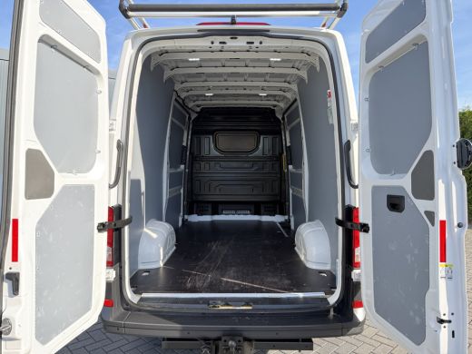 Volkswagen Crafter 2.0 TDI 141 PK / L3H3 / 2x SCHUIFDEUR / IMPERIAAL + LADDER / 3 TONS TREKHAAK / CAMERA / 3-ZITS / ... ActivLease financial lease