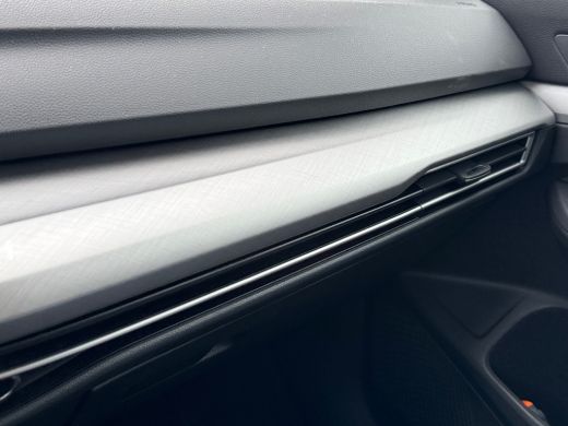 Volkswagen Golf 1.5 204pk eHybrid Life Edition ErgoActive bestuurdersstoel | 360 graden camera 'Area View' | Velg... ActivLease financial lease