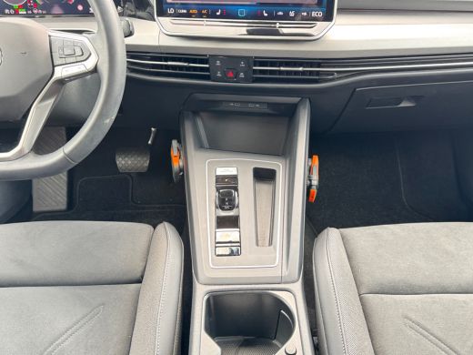Volkswagen Golf 1.5 204pk eHybrid Life Edition ErgoActive bestuurdersstoel | 360 graden camera 'Area View' | Velg... ActivLease financial lease
