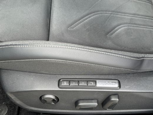 Volkswagen Golf 1.5 204pk eHybrid Life Edition ErgoActive bestuurdersstoel | 360 graden camera 'Area View' | Velg... ActivLease financial lease