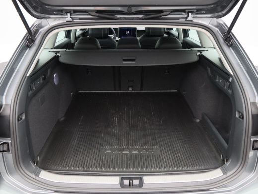 Volkswagen Passat Variant 1.5 eHybrid 204 Pk Business | Full LED | Ergo Active Stoelen | Stoelverwarming | Adaptive... ActivLease financial lease