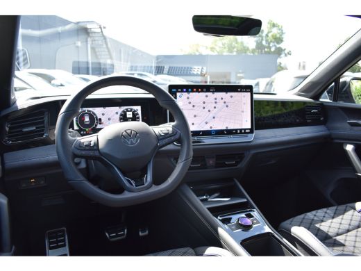 Volkswagen Tiguan R-Line Edition - eHybrid | Trekhaak | 'App-Connect' draadloze smartphone integratie | Achteruitri... ActivLease financial lease