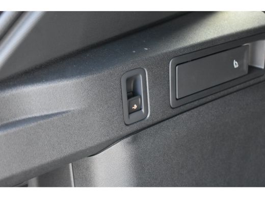 Volkswagen Tiguan R-Line Edition - eHybrid | Trekhaak | 'App-Connect' draadloze smartphone integratie | Achteruitri... ActivLease financial lease