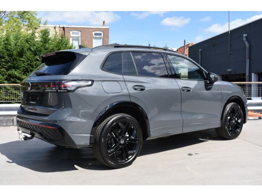 Volkswagen Tiguan R-Line Edition - eHybrid | Trekhaak | 'App-Connect' draadloze smartphone integratie | Achteruitri... ActivLease financial lease