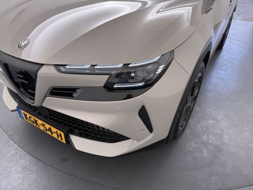 Alfa Romeo Junior Elettrica Speciale | "Spiga" Stoffen/ecoleder bekleding met rode accenten - 6-voudig verstelbare ... ActivLease financial lease