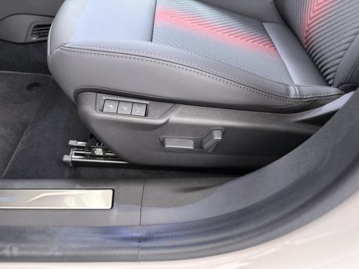 Alfa Romeo Junior Elettrica Speciale | "Spiga" Stoffen/ecoleder bekleding met rode accenten - 6-voudig verstelbare ... ActivLease financial lease