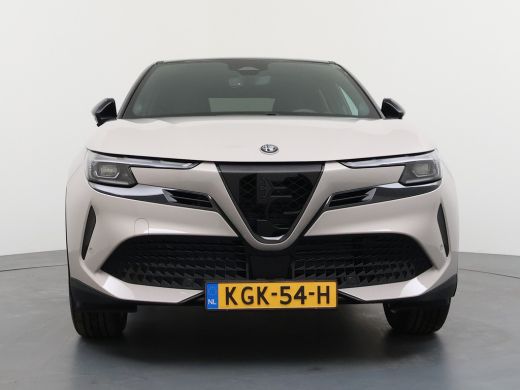 Alfa Romeo Junior Elettrica Speciale | "Spiga" Stoffen/ecoleder bekleding met rode accenten - 6-voudig verstelbare ... ActivLease financial lease