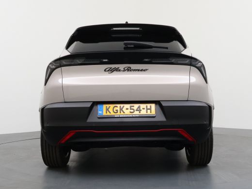 Alfa Romeo Junior Elettrica Speciale | "Spiga" Stoffen/ecoleder bekleding met rode accenten - 6-voudig verstelbare ... ActivLease financial lease