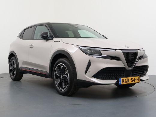 Alfa Romeo Junior Elettrica Speciale | "Spiga" Stoffen/ecoleder bekleding met rode accenten - 6-voudig verstelbare ... ActivLease financial lease