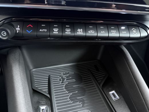 Alfa Romeo Junior Ibrida Ti | 10,25" digitaal instrumentarium | 18" lichtmetalen velgen - Fori | Automatisch grootl... ActivLease financial lease