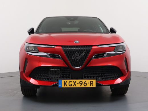 Alfa Romeo Junior Ibrida Ti | 10,25" digitaal instrumentarium | 18" lichtmetalen velgen - Fori | Automatisch grootl... ActivLease financial lease