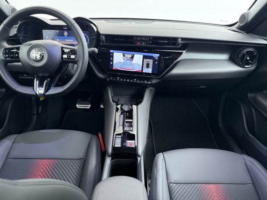 Alfa Romeo Junior Ibrida Ti | 10,25" digitaal instrumentarium | 18" lichtmetalen velgen - Fori | Automatisch grootl... ActivLease financial lease