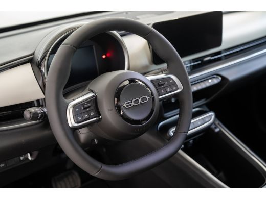 Fiat 600e La Prima 54 kWh | Tot 8 Jaar Garantie! | Dolce-Vita Pack | Verwarmd Voorraam | Camera | Navigatie... ActivLease financial lease