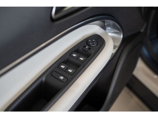 Fiat 600e La Prima 54 kWh | Tot 8 Jaar Garantie! | Dolce-Vita Pack | Verwarmd Voorraam | Camera | Navigatie... ActivLease financial lease