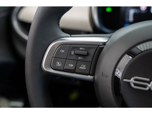 Fiat 600e La Prima 54 kWh | Tot 8 Jaar Garantie! | Dolce-Vita Pack | Verwarmd Voorraam | Camera | Navigatie... ActivLease financial lease
