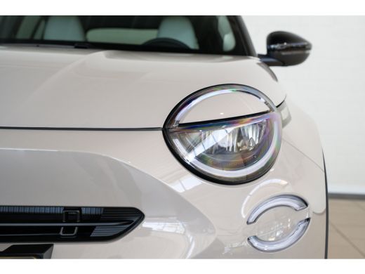 Fiat 600e La Prima 54 kWh | Tot 8 Jaar Garantie! | Dolce-Vita Pack | Verwarmd Voorraam | Camera | Navigatie... ActivLease financial lease