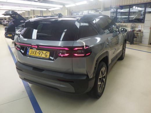 Jeep Compass First Edition 74 kWh Tot 8 Jaar Garantie! | Convenience Pack | Warmtepomp | 19" AllSeason | Two T... ActivLease financial lease
