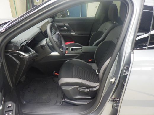 Jeep Compass First Edition 74 kWh Tot 8 Jaar Garantie! | Convenience Pack | Warmtepomp | 19" AllSeason | Two T... ActivLease financial lease