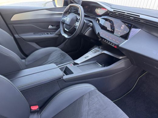 Peugeot 408 1.6 HYbrid GT | Automaat | Alcantara | Camera Voor / Achter | Adaptive Cruise Control | Draadloze... ActivLease financial lease