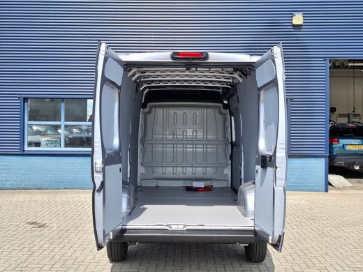Peugeot e-Boxer 3.5t L3H2 Zwaar 110 kWh | 8 JAAR GARANTIE | CAMERA | DIGITALE BINNESPIEGEL | NAVI | BETIMMERING |... ActivLease financial lease