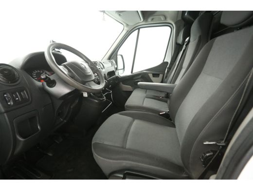 Renault Master 2.3 dCi L1H1 | Airco | Cruise | 3 Zits | Imperiaal | Trekhaak ActivLease financial lease