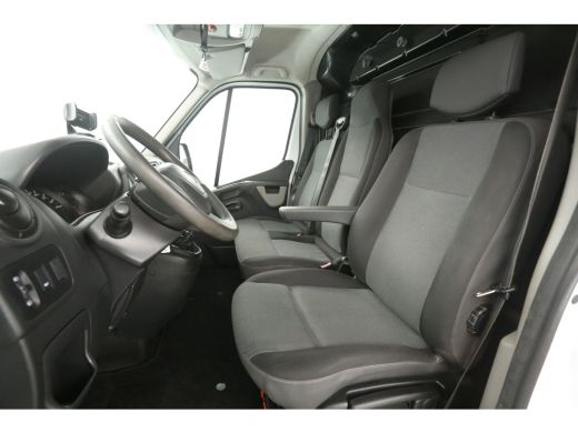 Renault Master 2.3 dCi L1H1 | Airco | Cruise | 3 Zits | Imperiaal | Trekhaak ActivLease financial lease