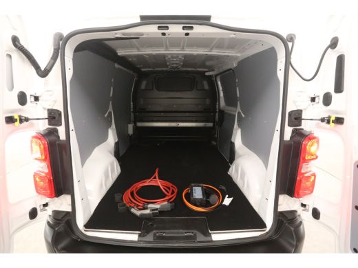 Toyota ProAce 75 kWh Extra Range Navigator L2H1 | Snelladen | SOH 92% | Werkverkeer bord | Airco | Cruise | Car... ActivLease financial lease
