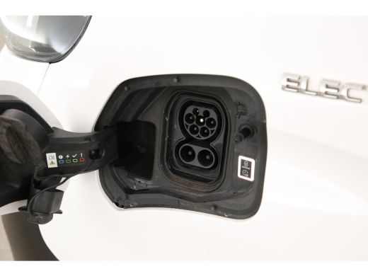 Toyota ProAce 75 kWh Extra Range Navigator L2H1 | Snelladen | SOH 92% | Werkverkeer bord | Airco | Cruise | Car... ActivLease financial lease