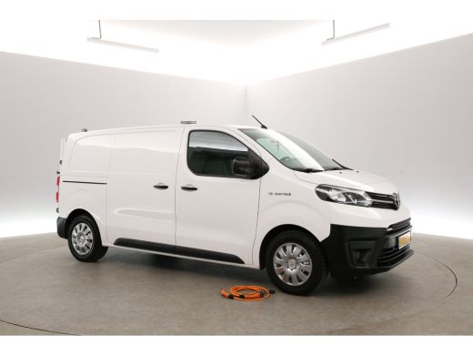 Toyota ProAce 75 kWh Extra Range Navigator L2H1 | Snelladen | SOH 92% | Werkverkeer bord | Airco | Cruise | Car... ActivLease financial lease