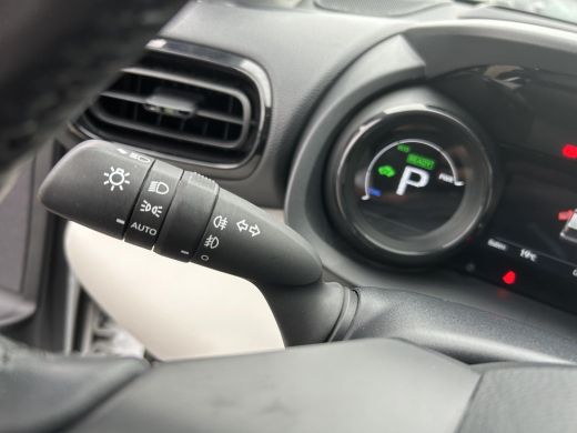 Toyota Yaris 1.5 Hybrid Executive ActivLease financial lease