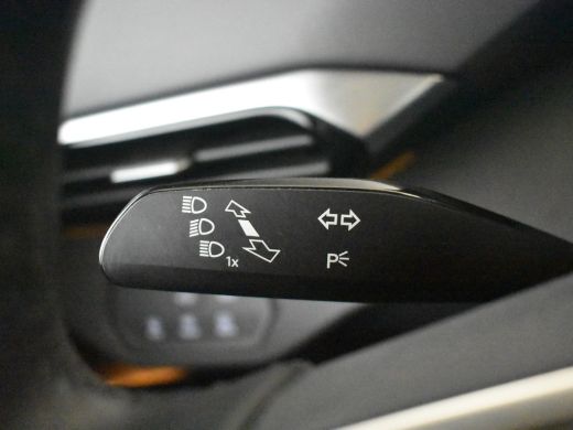 Volkswagen ID.4 Pure | Cruise control Adapt | App Connect | Parkeersensoren voor/achter | Stuur/stoelverwarming |... ActivLease financial lease