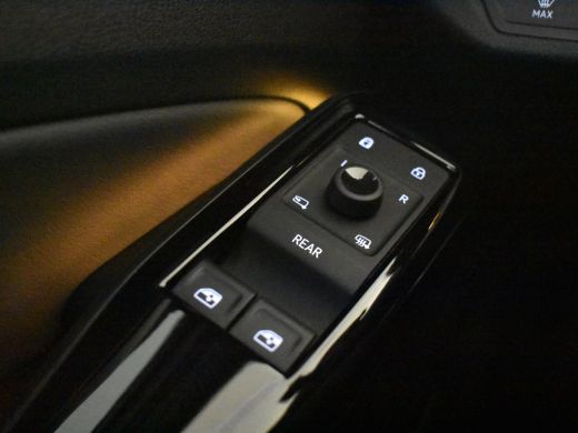 Volkswagen ID.4 Pure | Cruise control Adapt | App Connect | Parkeersensoren voor/achter | Stuur/stoelverwarming |... ActivLease financial lease