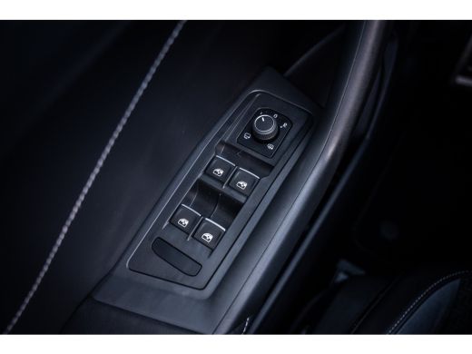 Volkswagen T-Roc 1.5 TSI R-Line | Achteruitrijcamera | Airco (automatisch) | Matrix LED koplampen ActivLease financial lease
