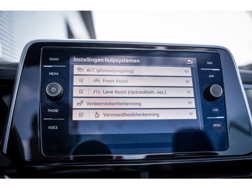 Volkswagen T-Roc 1.5 TSI R-Line | Achteruitrijcamera | Airco (automatisch) | Matrix LED koplampen ActivLease financial lease