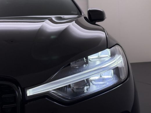 Volvo  XC60 2.0 T6 Plug-in hybrid AWD Plus Dark VAN:47.900,- VOOR:45.877,- UW HERFSTVOORDEEL:2.023,- ActivLease financial lease