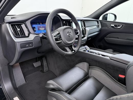 Volvo  XC60 2.0 T6 Plug-in hybrid AWD Plus Dark VAN:47.900,- VOOR:45.877,- UW HERFSTVOORDEEL:2.023,- ActivLease financial lease