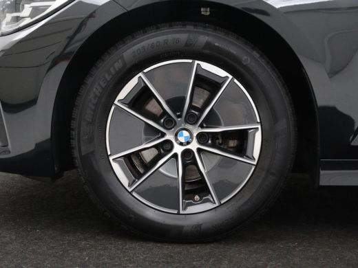 BMW 3 Serie 318i Business Edition | Cruise controle | Navigatie | Carplay | Park assist | Virtueel dahboard |... ActivLease financial lease