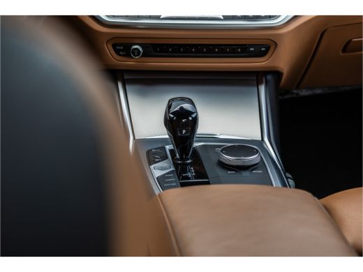 BMW 3 Serie 320e M-Sport Dravitgrau / Schaal stoel / HiFi / Camera / ActivLease financial lease
