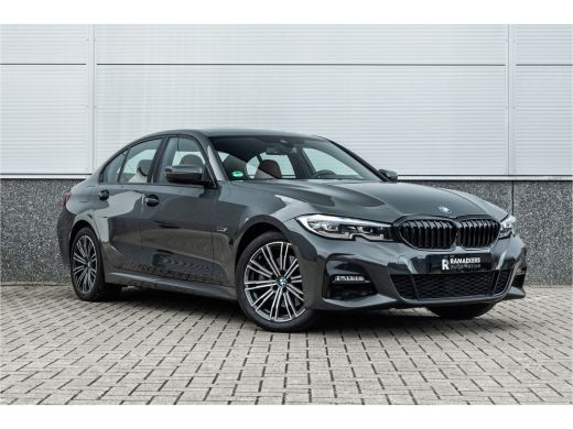 BMW 3 Serie 320e M-Sport Dravitgrau / Schaal stoel / HiFi / Camera / ActivLease financial lease