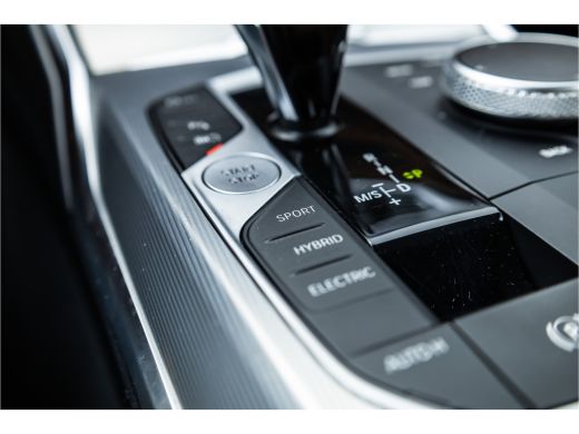 BMW 3 Serie 320e M-Sport Dravitgrau / Schaal stoel / HiFi / Camera / ActivLease financial lease