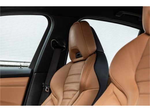 BMW 3 Serie 320e M-Sport Dravitgrau / Schaal stoel / HiFi / Camera / ActivLease financial lease