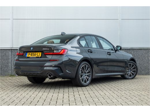 BMW 3 Serie 320e M-Sport Dravitgrau / Schaal stoel / HiFi / Camera / ActivLease financial lease