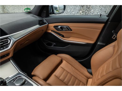 BMW 3 Serie 320e M-Sport Dravitgrau / Schaal stoel / HiFi / Camera / ActivLease financial lease