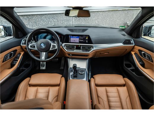 BMW 3 Serie 320e M-Sport Dravitgrau / Schaal stoel / HiFi / Camera / ActivLease financial lease