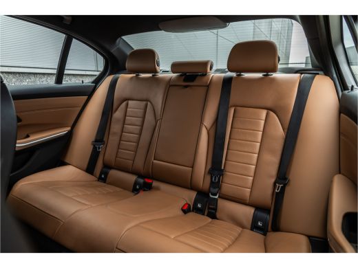BMW 3 Serie 320e M-Sport Dravitgrau / Schaal stoel / HiFi / Camera / ActivLease financial lease