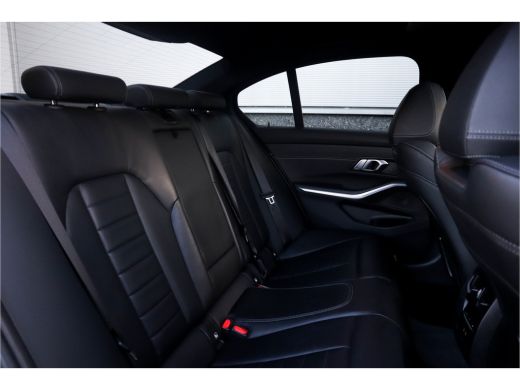 BMW 3 Serie 330e High Ex M-Sport Frozen / Glazen dak / Adaptief onderstel / Electrische stoelen / ActivLease financial lease