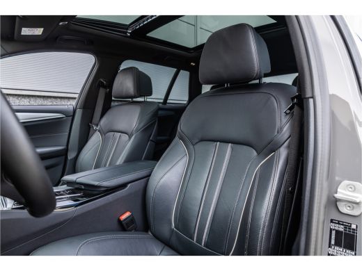 BMW 5 Serie Touring 530i High Executive M-Sport 20inch / Bernina Grau / Pano / Camera / Laser ActivLease financial lease