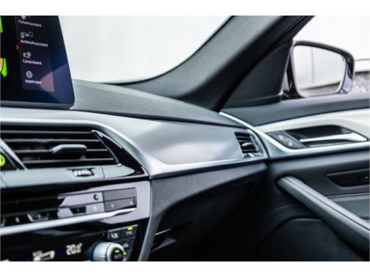 BMW 5 Serie Touring 530i High Executive M-Sport 20inch / Bernina Grau / Pano / Camera / Laser ActivLease financial lease
