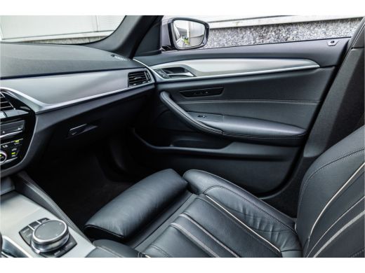 BMW 5 Serie Touring 530i High Executive M-Sport 20inch / Bernina Grau / Pano / Camera / Laser ActivLease financial lease