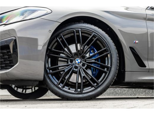 BMW 5 Serie Touring 530i High Executive M-Sport 20inch / Bernina Grau / Pano / Camera / Laser ActivLease financial lease